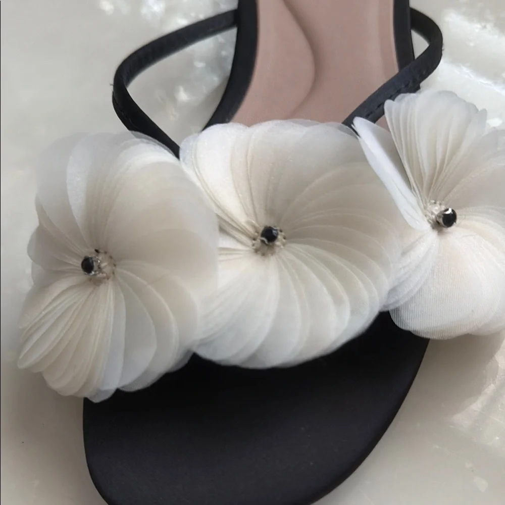 ZARA Black Slide Sandals with White Floral Appliqués - Picture 3 of 5